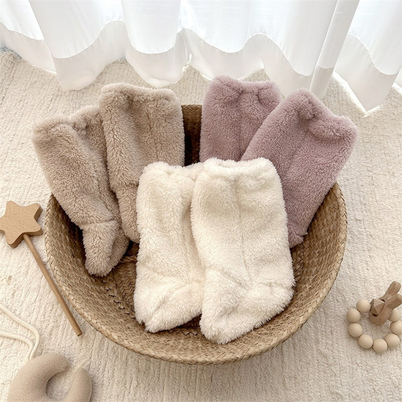Caldi calzini invernali per ba - Winter Clothing For Babies recensione e prezzo